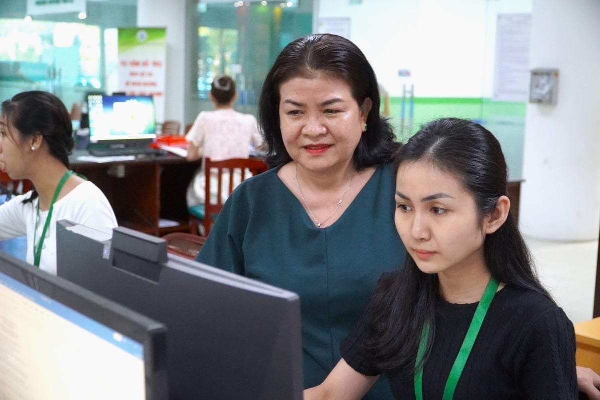 Trung tâm Dịch vụ việc làm TP Cần Thơ có đội ngũ 30 cán bộ chuyên trách, từ tiếp nhận hồ sơ, thẩm định, xử lý dịch vụ công đến trả kết quả, tư vấn, giới thiệu việc làm. Ảnh: Kim Anh.