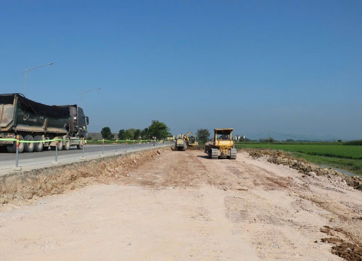 Nghệ An chỉ đạo đẩy nhanh tiến độ giải phóng mặt bằng Dự án cải tạo, mở rộng Quốc lộ 46 đoạn Vinh - Nam Đàn. Ảnh: ĐT. Nghệ An chỉ đạo đẩy nhanh tiến độ giải phóng mặt bằng Dự án cải tạo, mở rộng Quốc lộ 46 đoạn Vinh - Nam Đàn. Ảnh: ĐT.