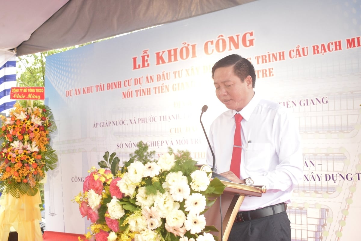 Ông Võ Văn Tươi, Phó Giám đốc Sở Nông nghiệp và Môi trường tỉnh Tiền Giang cho biết dự án Khu tái định cư cầu Rạch Miễu 2 sẽ được hoàn thành cuối năm nay. Ảnh: Minh Đảm. Ông Võ Văn Tươi, Phó Giám đốc Sở Nông nghiệp và Môi trường tỉnh Tiền Giang cho biết dự án Khu tái định cư cầu Rạch Miễu 2 sẽ được hoàn thành cuối năm nay. Ảnh: Minh Đảm.