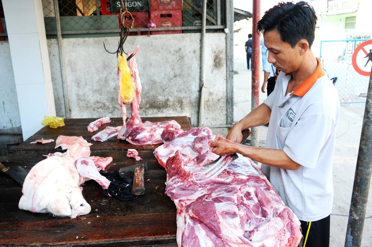 Hiện, tỉnh An Giang có 24 cơ sở giết mổ gia súc, gia cầm tập trung với công suất mỗi cơ sở đối với heo trên 50 con/ngày, đêm. Ảnh: Lê Hoàng Vũ.
