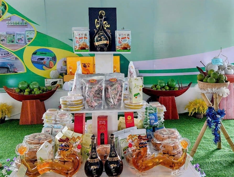 Mỗi con đường mở ra, mỗi sản phẩm OCOP được nâng hạng, mỗi hộ nghèo thoát khó đều là kết quả của sự chung sức, đồng lòng. Ảnh: KT. Mỗi con đường mở ra, mỗi sản phẩm OCOP được nâng hạng, mỗi hộ nghèo thoát khó đều là kết quả của sự chung sức, đồng lòng. Ảnh: KT.