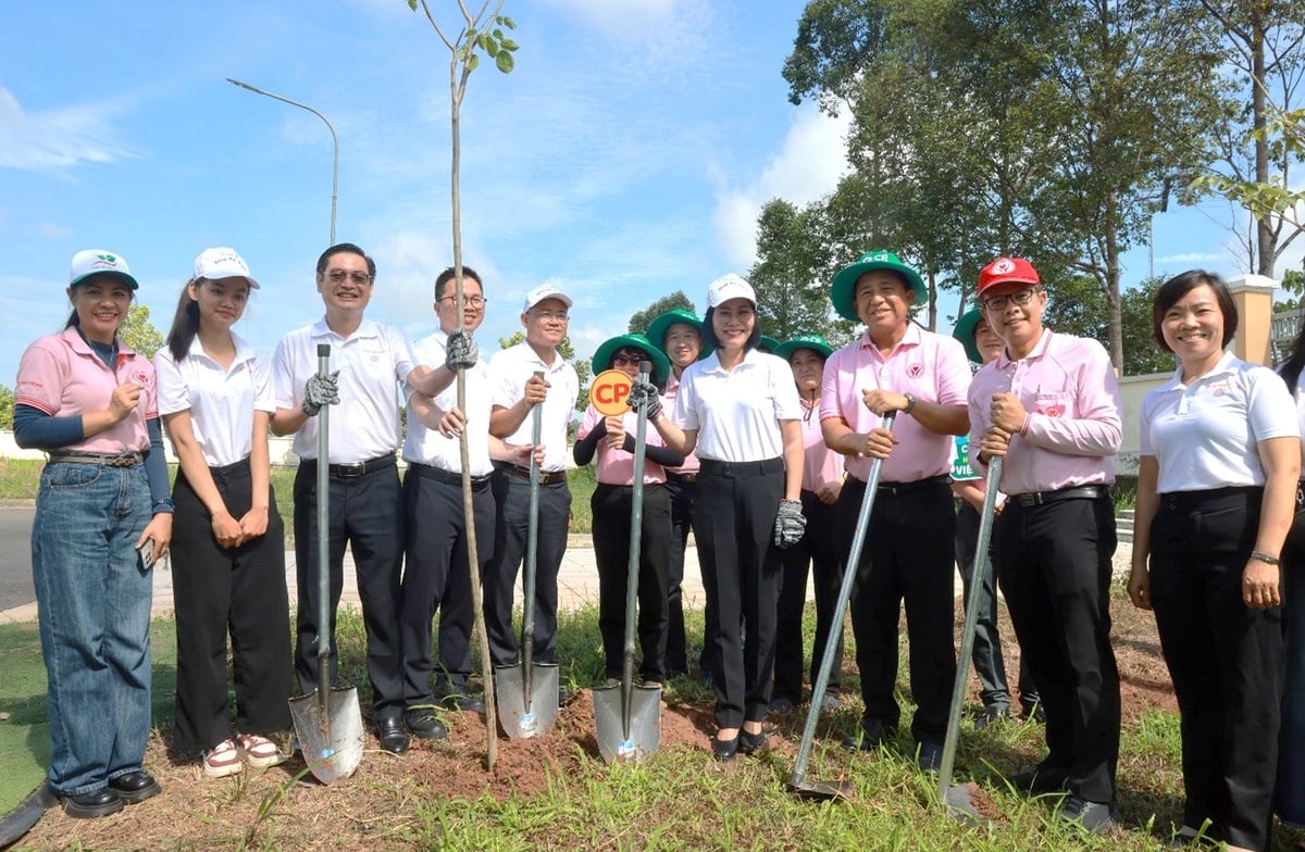 Lãnh đạo tỉnh Đồng Nai cùng các sở, ngành, địa phương và đại diện C.P. Việt Nam tham gia hoạt động trồng cây xanh. Ảnh: C.P. Việt Nam. Lãnh đạo tỉnh Đồng Nai cùng các sở, ngành, địa phương và đại diện C.P. Việt Nam tham gia hoạt động trồng cây xanh. Ảnh: C.P. Việt Nam.