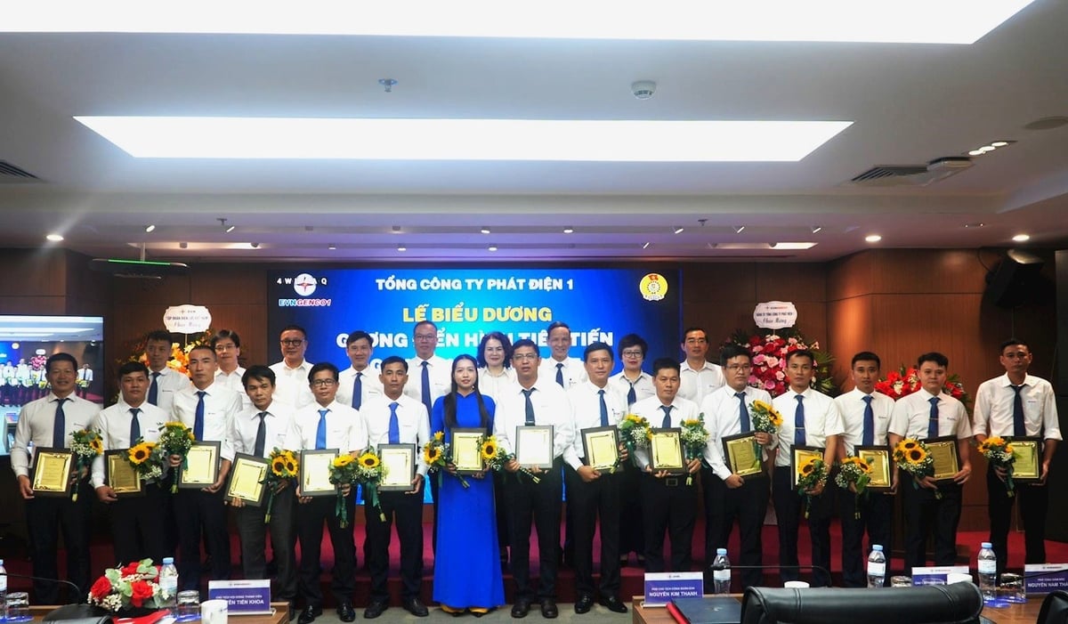 EVNGENCO1 biểu dương 16 gương điển hình tiên tiến giai đoạn 2020 - 2025. Ảnh: EVNGENCO1. EVNGENCO1 biểu dương 16 gương điển hình tiên tiến giai đoạn 2020 - 2025. Ảnh: EVNGENCO1.