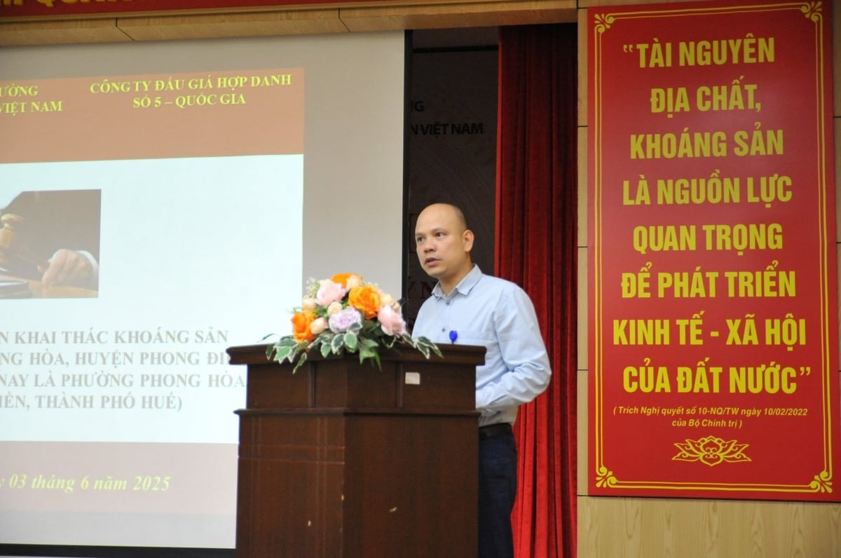 Ông Trần Phương - Phó Cục trưởng Cục Địa chất và Khoáng sản Việt Nam phát biểu tại phiên đấu giá. Ảnh: Lan Chi. Ông Trần Phương - Phó Cục trưởng Cục Địa chất và Khoáng sản Việt Nam phát biểu tại phiên đấu giá. Ảnh: Lan Chi.
