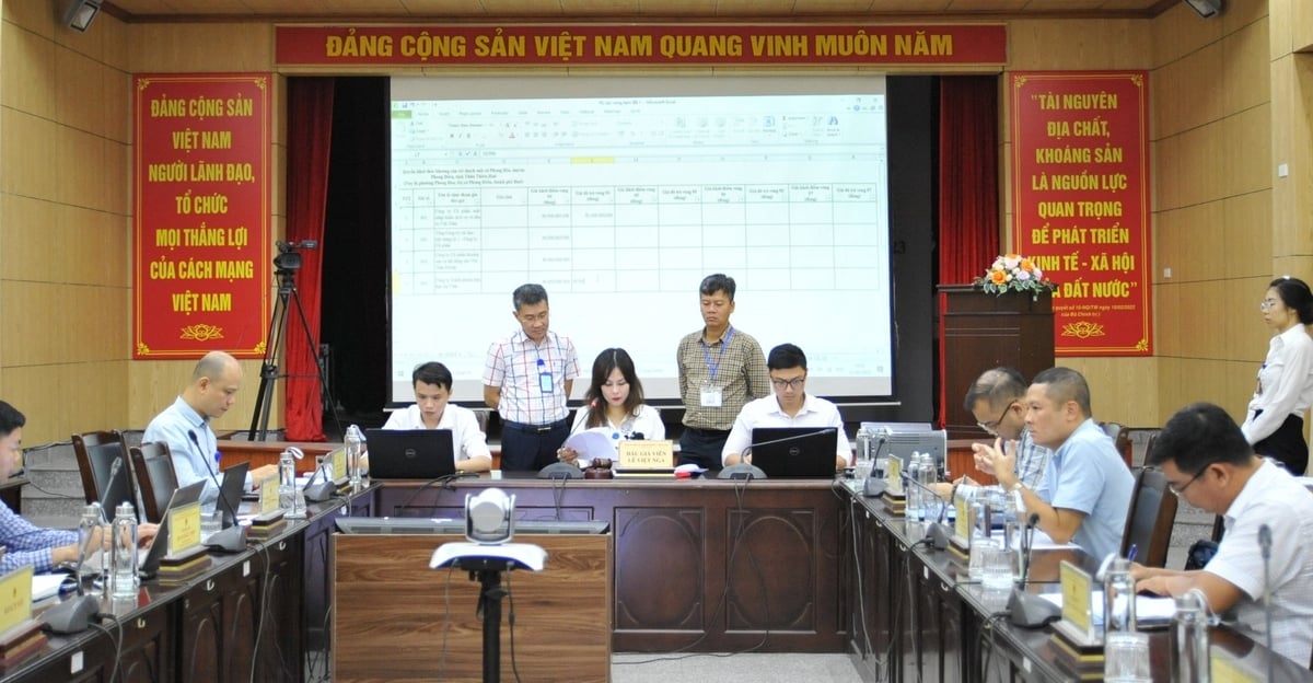 Phiến đấu giá quyền khai thác khoáng sản bảo đảm trung thực, công khai, minh bạch, công bằng và khách quan. Ảnh: Lan Chi. Phiến đấu giá quyền khai thác khoáng sản bảo đảm trung thực, công khai, minh bạch, công bằng và khách quan. Ảnh: Lan Chi.