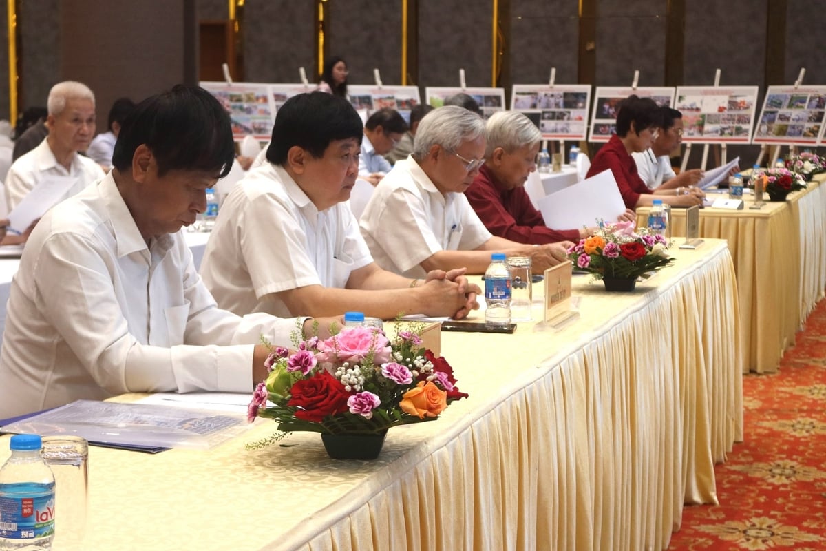 Các thành viên của Hội đồng. Ảnh: Hoàng Hiền.