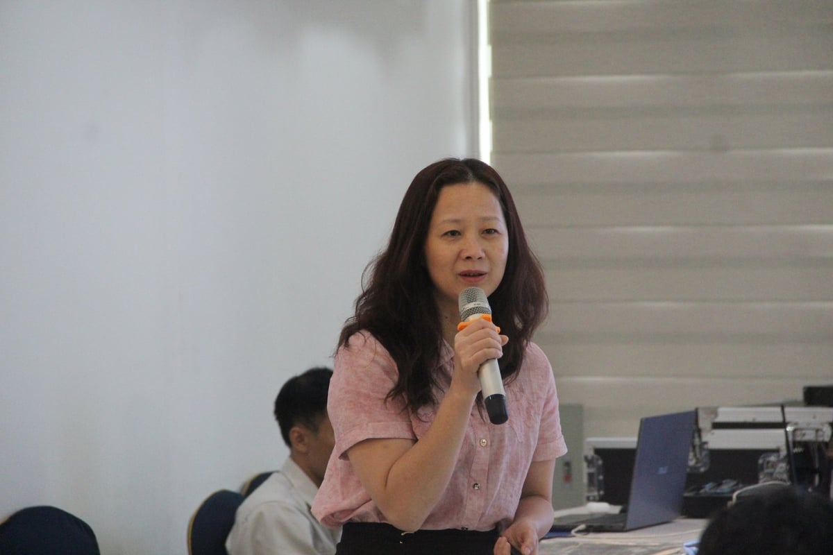 Thạc sĩ Lê Thị Lan Anh - Thanh tra Chính phủ (Trước đây là Thanh tra chuyên ngành miền Bắc, Thanh tra Bộ Nông nghiệp và Môi trường) chia sẻ các thông tin liên quan và giải đáp thắc mắc của một số doanh nghiệp. Ảnh: Đinh Mười.