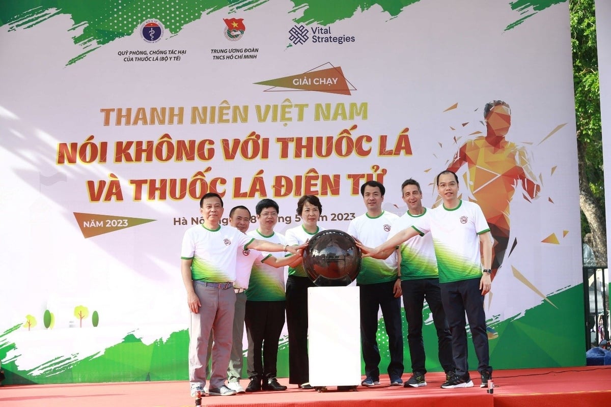 Trung ương Đoàn vận động đoàn viên, thanh niên không hút thuốc lá nơi làm việc và các địa điểm có quy định cấm hút thuốc lá. Ảnh: Minh Ngọc. Trung ương Đoàn vận động đoàn viên, thanh niên không hút thuốc lá nơi làm việc và các địa điểm có quy định cấm hút thuốc lá. Ảnh: Minh Ngọc.