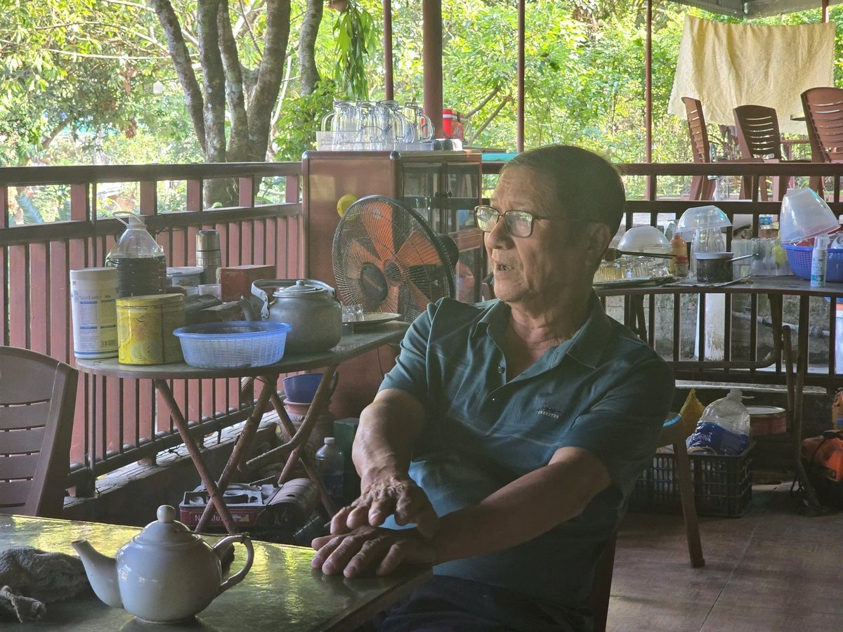 Ông Nguyễn Quốc Trịnh, Bí thư Chi bộ thôn Liên Minh chia sẻ với PV. Ảnh: Đinh Mười. Ông Nguyễn Quốc Trịnh, Bí thư Chi bộ thôn Liên Minh chia sẻ với PV. Ảnh: Đinh Mười.