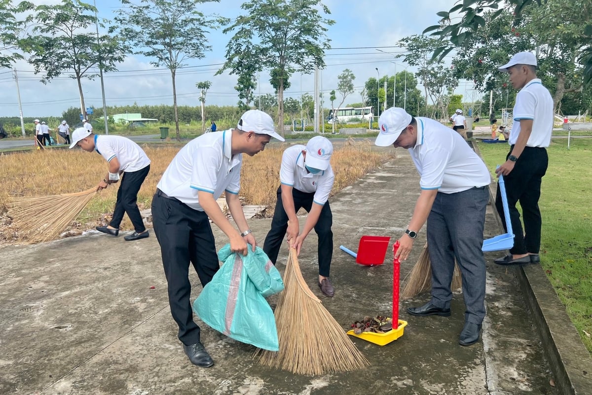 Thanh niên Long An chung tay bảo vệ môi trường. Ảnh: CTV. Thanh niên Long An chung tay bảo vệ môi trường. Ảnh: CTV.