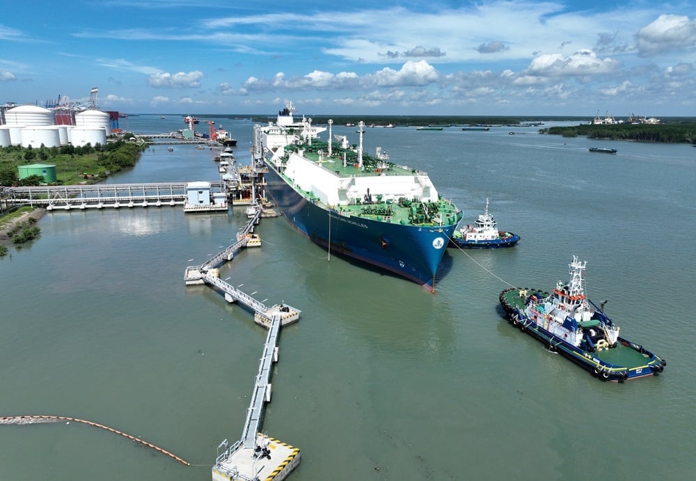 PV GAS là đơn vị đầu tiên đưa chuyến tàu nhập khẩu LNG đến Việt Nam. Ảnh: PV GAS.