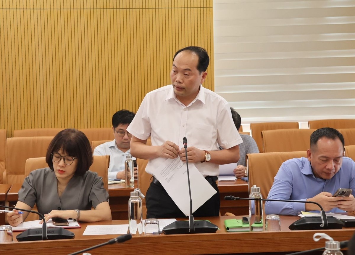 Ông Nguyễn Xuân Chinh, Phó Chánh Văn phòng Bộ NN-MT trình bày dự thảo kế hoạch tổ chức Lễ kỷ niệm. Ảnh: Trung Nguyên. Ông Nguyễn Xuân Chinh, Phó Chánh Văn phòng Bộ NN-MT trình bày dự thảo kế hoạch tổ chức Lễ kỷ niệm. Ảnh: Trung Nguyên.