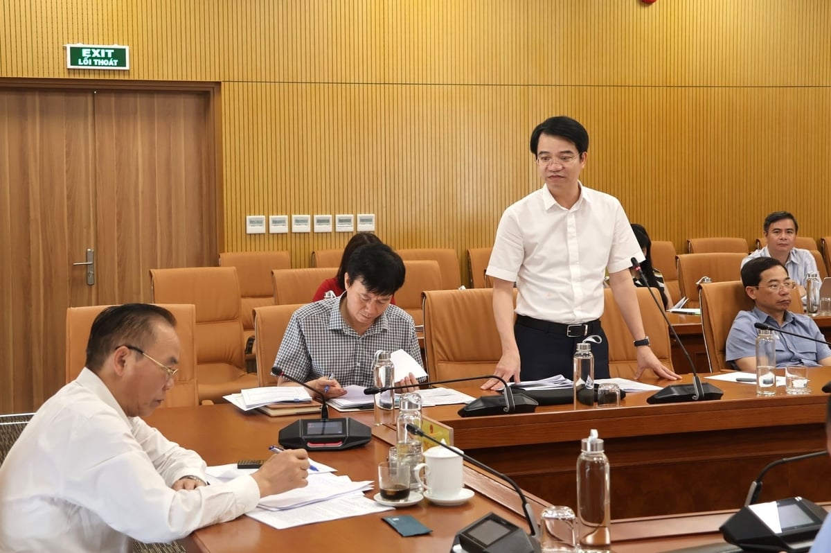 Ông Phạm Tân Tuyến, Vụ trưởng Vụ Tổ chức cán bộ trao đổi tại cuộc họp. Ảnh: Trung Nguyên. Ông Phạm Tân Tuyến, Vụ trưởng Vụ Tổ chức cán bộ trao đổi tại cuộc họp. Ảnh: Trung Nguyên.