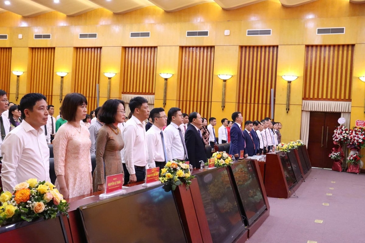 Đồng chí Lê Minh Ngân, Ủy viên Ban Thường vụ Đảng ủy, Thứ trưởng Bộ NN-MT dự và chỉ đạo Đại hội. Tham dự Đại hội có đồng chí Nguyễn Quốc Toản, Chánh Văn phòng Đảng ủy Bộ; các đồng chí Bí thư các Đảng bộ trực thuộc Đảng bộ Bộ NN-MT, cùng toàn thể đảng viên Đảng bộ Cục Quản lý tài nguyên nước. Ảnh: Nguyễn Thủy. Đồng chí Lê Minh Ngân, Ủy viên Ban Thường vụ Đảng ủy, Thứ trưởng Bộ NN-MT dự và chỉ đạo Đại hội. Tham dự Đại hội có đồng chí Nguyễn Quốc Toản, Chánh Văn phòng Đảng ủy Bộ; các đồng chí Bí thư các Đảng bộ trực thuộc Đảng bộ Bộ NN-MT, cùng toàn thể đảng viên Đảng bộ Cục Quản lý tài nguyên nước. Ảnh: Nguyễn Thủy.