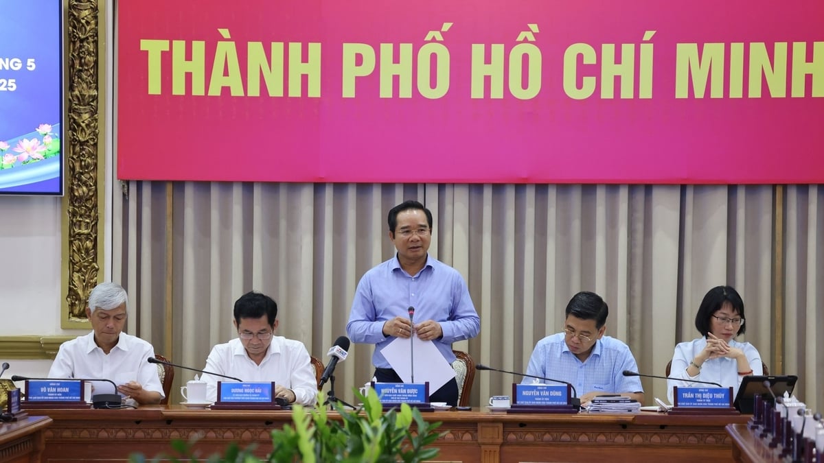 Chủ tịch UBND TP.HCM Nguyễn Văn Được chủ trì phiên họp thường kỳ về tình hình kinh tế - xã hội tháng 5 và nhiệm vụ, giải pháp trọng tâm tháng 6/2025. Ảnh: TTBC