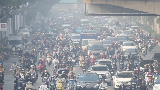 Xe máy, xe mô tô hoạt động tại Hà Nội, TP HCM phải kiểm định khí thải từ 1/7/2027. Từ 1/1/2030 phải đạt Mức 2 mới được lưu hành ở hai địa phương này. Ảnh: NH. Xe máy, xe mô tô hoạt động tại Hà Nội, TP HCM phải kiểm định khí thải từ 1/7/2027. Từ 1/1/2030 phải đạt Mức 2 mới được lưu hành ở hai địa phương này. Ảnh: NH.