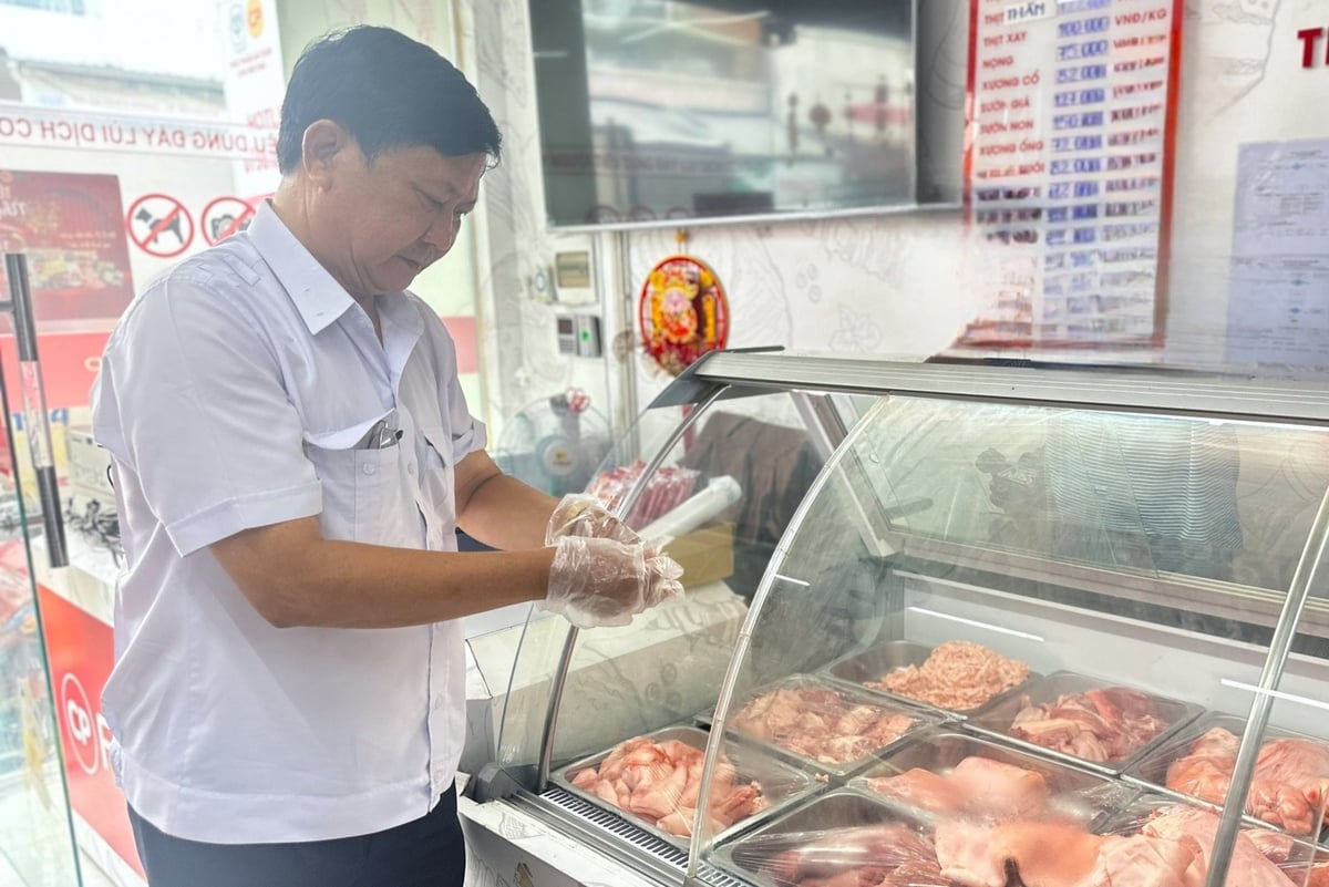 Ngành chức năng chưa phát hiện việc kinh doanh các sản phẩm heo, gà bệnh, có mùi hôi thối hoặc sản phẩm hết hạn sử dụng tại các cửa hàng của C.P Việt Nam trên địa bàn tỉnh Sóc Trăng. Ảnh: Kim Anh.
