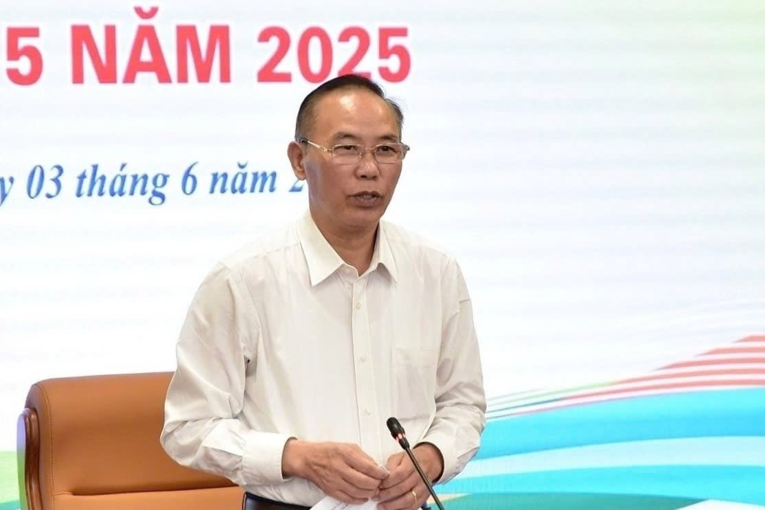 Thứ trưởng Phùng Đức Tiến thông tin kết quả sản xuất và xuất khẩu NLTS tới báo chí. Ảnh: Kiều Chi. Thứ trưởng Phùng Đức Tiến thông tin kết quả sản xuất và xuất khẩu NLTS tới báo chí. Ảnh: Kiều Chi.