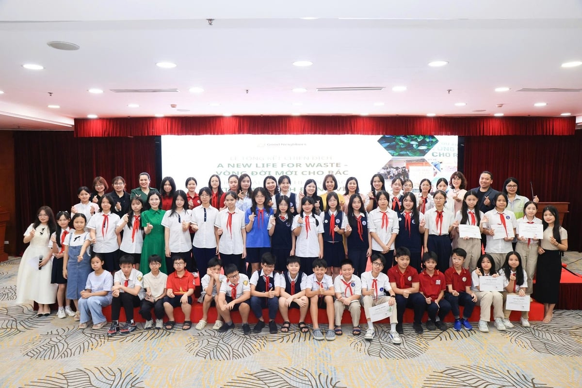 Các em học sinh tham gia Lễ Tổng kết dự án 'Một vòng đời mới cho rác' 2025. Ảnh: GNI.