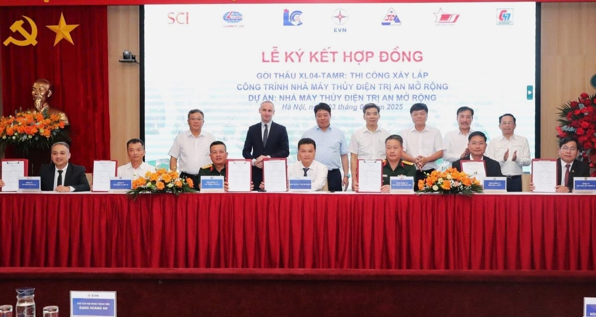 Ký kết hợp đồng xây lắp dự án Thủy điện Trị An mở rộng tổng mức đầu tư gần 4.000 tỷ đồng. Ảnh: Trung Dũng.