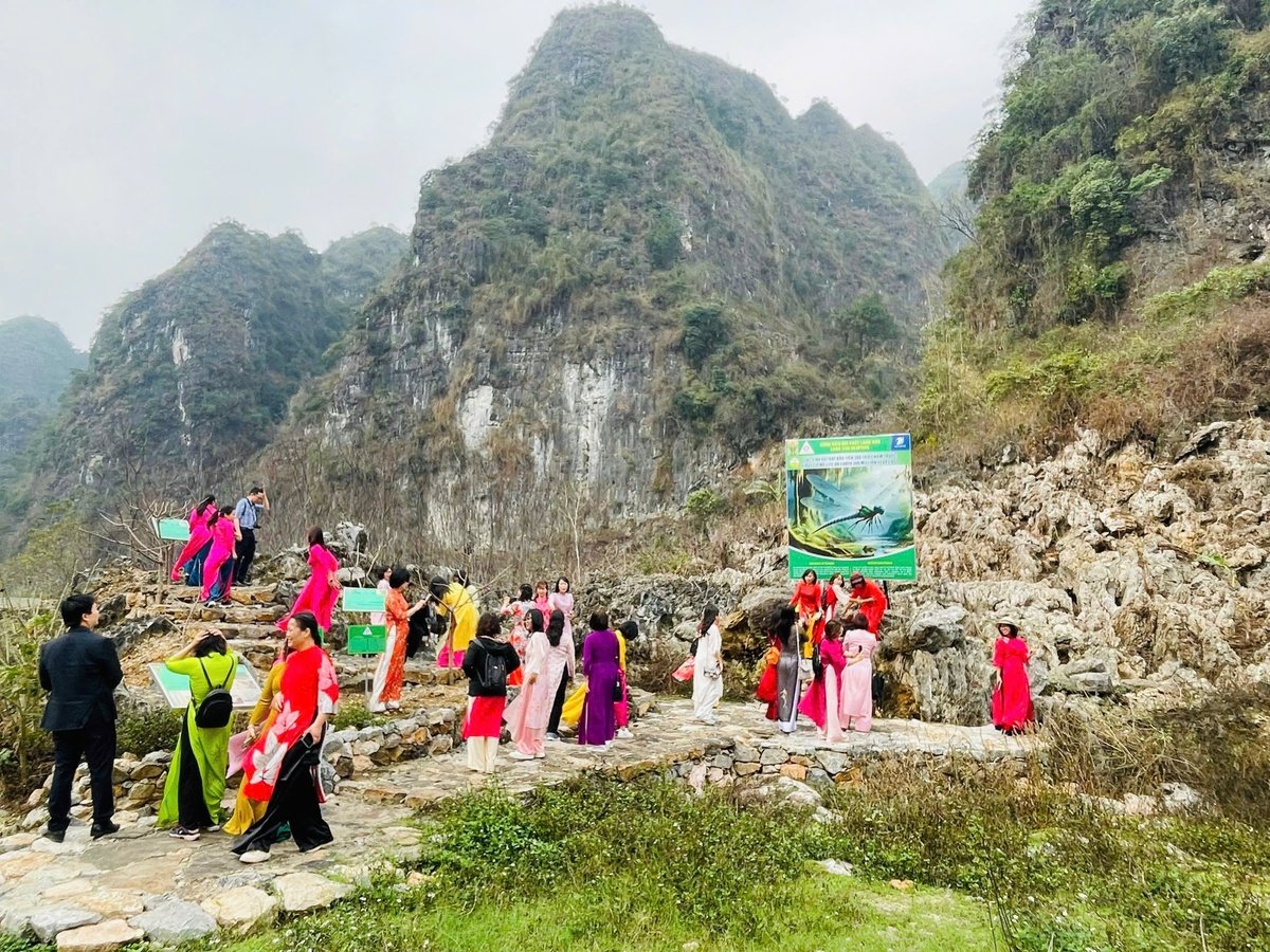 Điểm Đại dương cổ yên bình, xã Yên Thịnh, huyện Hữu Lũng - Tuyến du lịch Công viên địa chất toàn cầu UNESCO Lạng Sơn số 1. Ảnh: Hương Phạm. Điểm Đại dương cổ yên bình, xã Yên Thịnh, huyện Hữu Lũng - Tuyến du lịch Công viên địa chất toàn cầu UNESCO Lạng Sơn số 1. Ảnh: Hương Phạm.