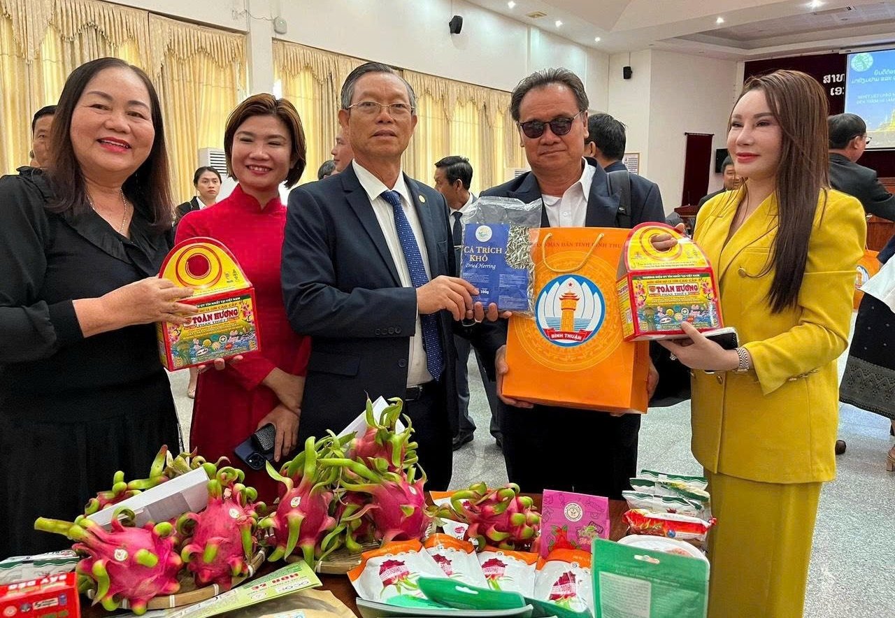 Thanh long và nước mắm là những sản phẩm OCOP của tỉnh Bình Thuận. Ảnh: ĐB. Thanh long và nước mắm là những sản phẩm OCOP của tỉnh Bình Thuận. Ảnh: ĐB.