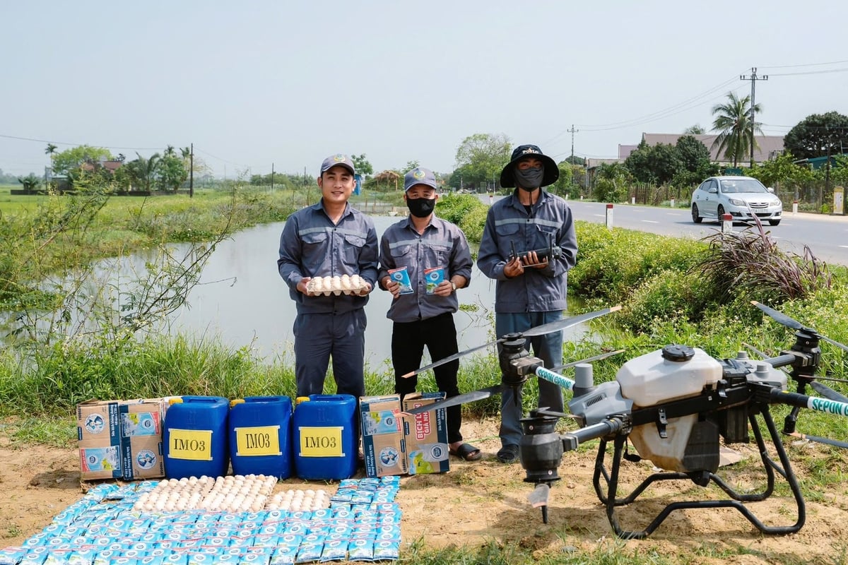 Áp dụng công nghệ cao và sản phẩm hữu cơ sinh học vào canh tác lúa hữu cơ tại Quảng Trị. Ảnh: Võ Dũng. Áp dụng công nghệ cao và sản phẩm hữu cơ sinh học vào canh tác lúa hữu cơ tại Quảng Trị. Ảnh: Võ Dũng.