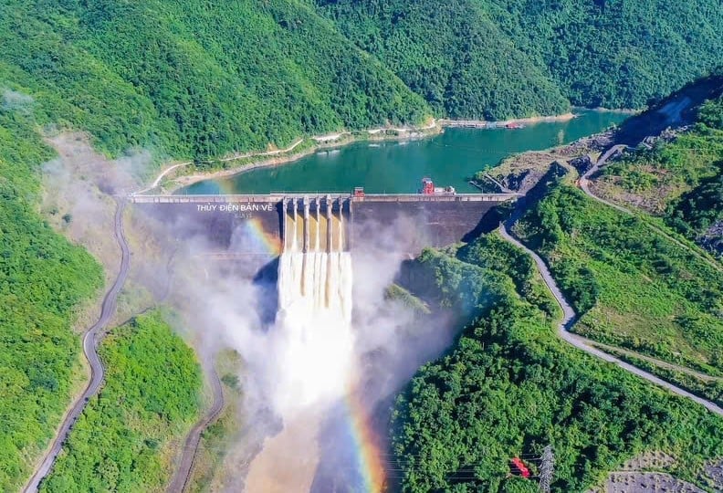 Nhà máy Thủy điện Bản Vẽ cắt tới 93% lưu lượng đỉnh lũ sông Cả trong đợt mưa lớn kéo dài từ ngày 29 - 30/5/3035. Ảnh: EVNGENCO1.