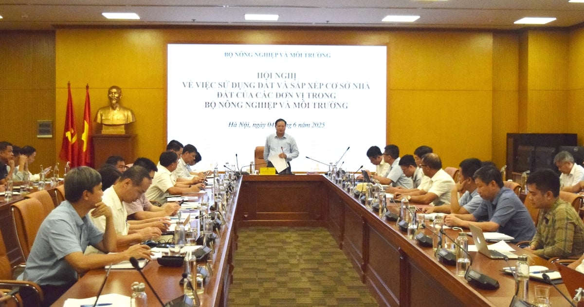 Thứ trưởng Lê Minh Ngân chủ trì Hội nghị về việc sử dụng đất và sắp xếp cơ sở nhà đất của các đơn vị trong Bộ sáng 4/6. Ảnh: Trường Giang. Thứ trưởng Lê Minh Ngân chủ trì Hội nghị về việc sử dụng đất và sắp xếp cơ sở nhà đất của các đơn vị trong Bộ sáng 4/6. Ảnh: Trường Giang.