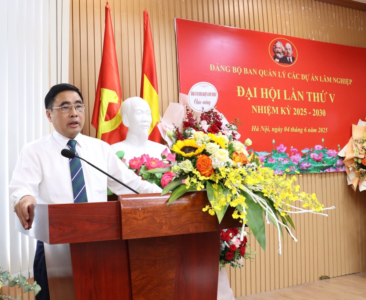 Thứ trưởng Nguyễn Quốc Trị đề nghị, Đảng bộ Ban Quản lý các dự án Lâm nghiệp cần phát huy truyền thống tốt đẹp, khơi dậy tinh thần đổi mới, sáng tạo, tận dụng cơ hội từ hội nhập quốc tế, nghiên cứu kỹ các định hướng, chiến lược phát triển ngành trong giai đoạn mới. Ảnh: Nguyễn Thủy. Thứ trưởng Nguyễn Quốc Trị đề nghị, Đảng bộ Ban Quản lý các dự án Lâm nghiệp cần phát huy truyền thống tốt đẹp, khơi dậy tinh thần đổi mới, sáng tạo, tận dụng cơ hội từ hội nhập quốc tế, nghiên cứu kỹ các định hướng, chiến lược phát triển ngành trong giai đoạn mới. Ảnh: Nguyễn Thủy.