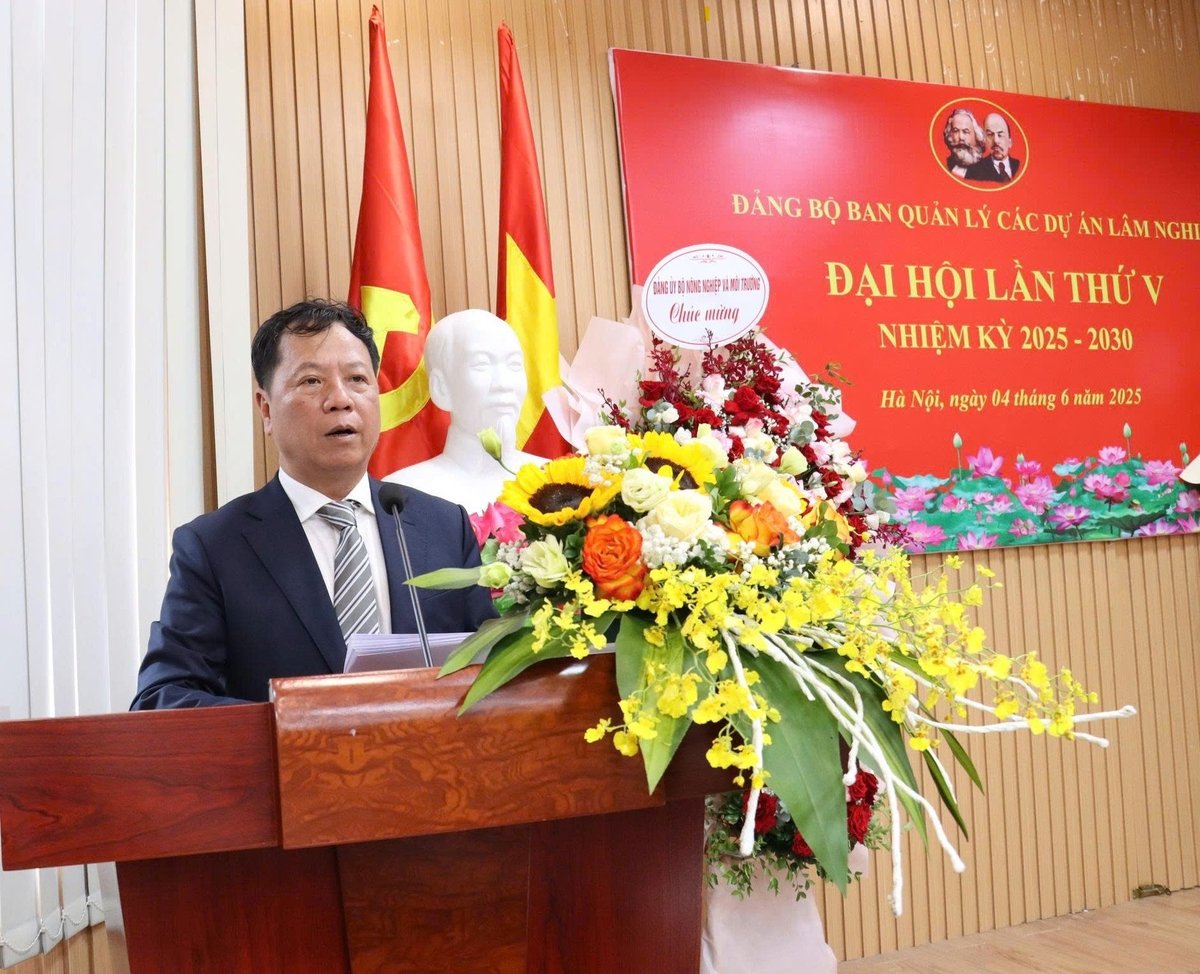 Ông Đỗ Quang Tùng, Bí thư Đảng bộ Ban Quản lý các dự án Lâm nghiệp nhiệm kỳ 2025-2030 phát biểu tại Đại hội. Ảnh: Nguyễn Thủy. Ông Đỗ Quang Tùng, Bí thư Đảng bộ Ban Quản lý các dự án Lâm nghiệp nhiệm kỳ 2025-2030 phát biểu tại Đại hội. Ảnh: Nguyễn Thủy.