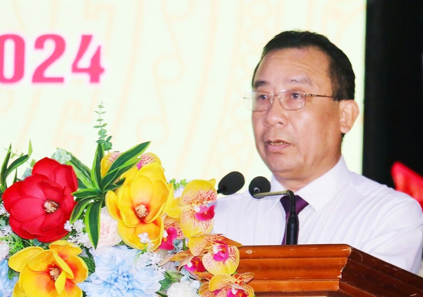 Ông Nguyễn Văn Đệ, Phó Chủ tịch UBND tỉnh Nghệ An biểu dương và ghi nhận những đóng góp quan trọng của cấp ủy, chính quyền các cấp, mặt trận tổ quốc, các tổ chức đoàn thể và toàn thể nhân dân huyện Nam Đàn trong chặng đường vừa qua. Ảnh: Hữu Tình. Ông Nguyễn Văn Đệ, Phó Chủ tịch UBND tỉnh Nghệ An biểu dương và ghi nhận những đóng góp quan trọng của cấp ủy, chính quyền các cấp, mặt trận tổ quốc, các tổ chức đoàn thể và toàn thể nhân dân huyện Nam Đàn trong chặng đường vừa qua. Ảnh: Hữu Tình.