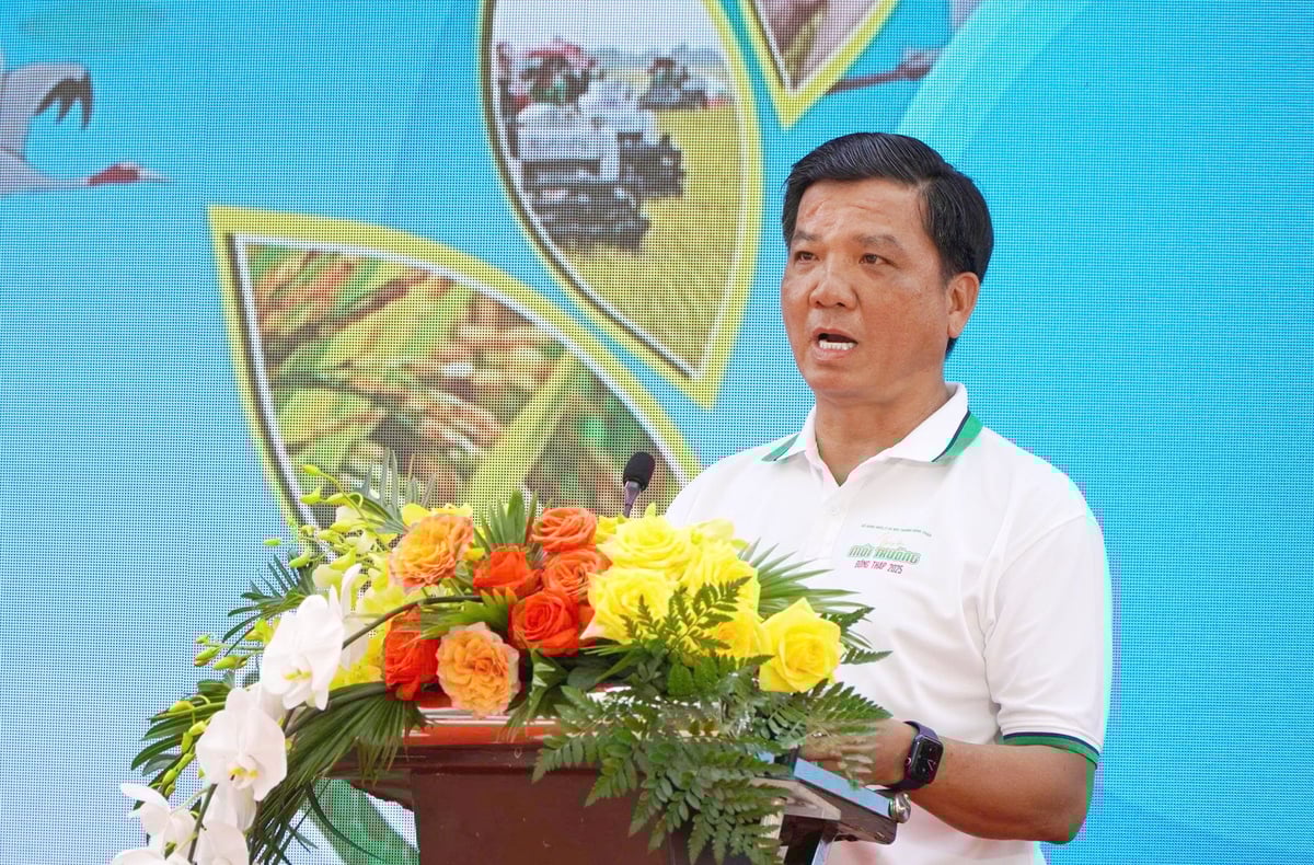 Giám đốc Sở Nông nghiệp và Môi trường tỉnh Đồng Tháp Lê Chí Thiện phát biểu tại buổi mít tinh Nghi thức phát động tháng hành động vì môi trường năm 2025. Ảnh: Lê Hoàng Vũ. Giám đốc Sở Nông nghiệp và Môi trường tỉnh Đồng Tháp Lê Chí Thiện phát biểu tại buổi mít tinh Nghi thức phát động tháng hành động vì môi trường năm 2025. Ảnh: Lê Hoàng Vũ.