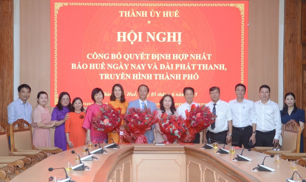 Hợp nhất Báo Huế ngày nay và Đài Phát thanh & Truyền hình thành Trung tâm Truyền thông TP Huế. Ảnh: V.D
