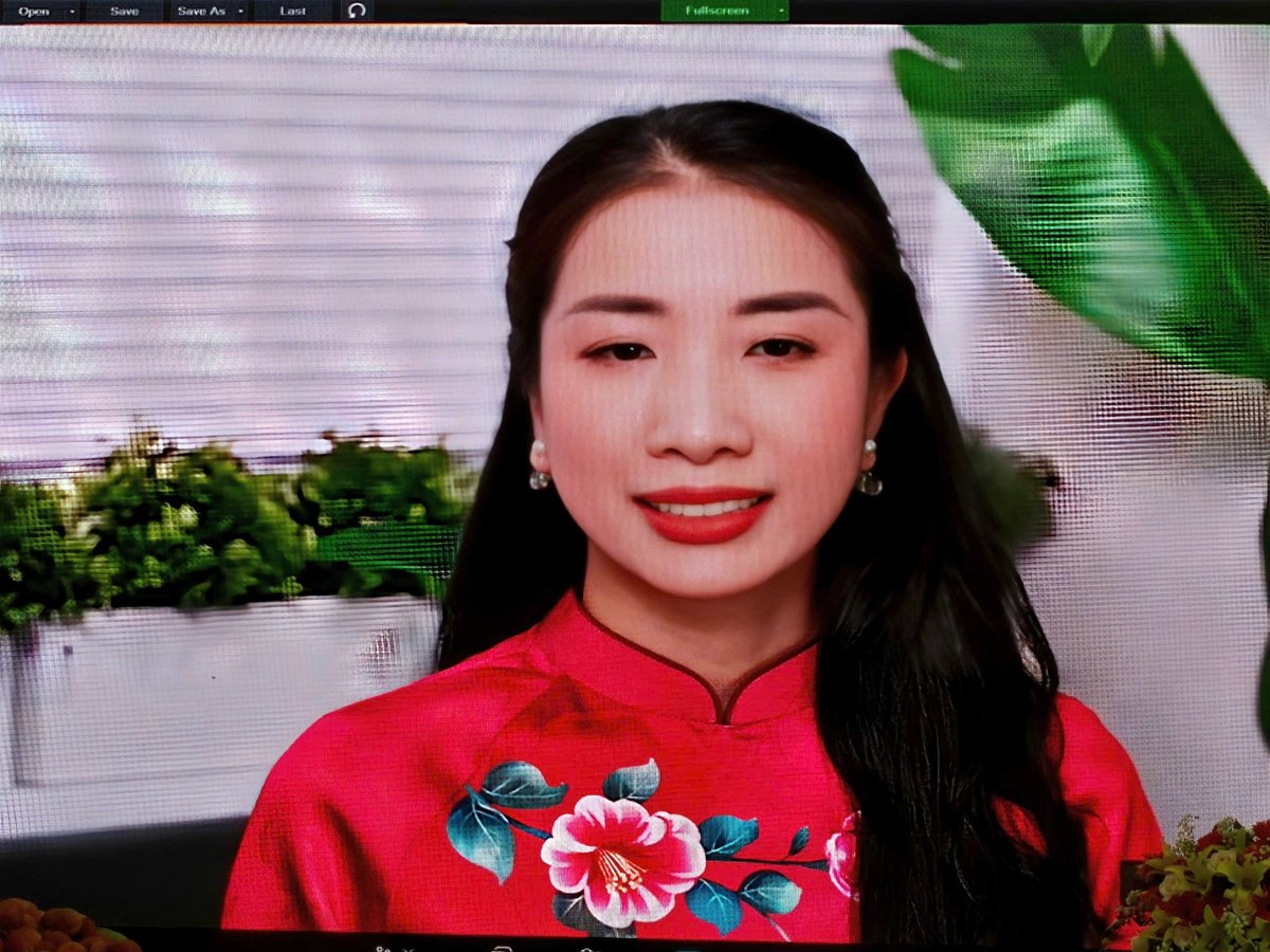 Bà Nguyễn Khánh Vy, Công ty Senkyu chia sẻ về thị hiếu của người tiêu dùng Nhật Bản qua hội nghị trực tuyến. Ảnh: Bảo Thắng. Bà Nguyễn Khánh Vy, Công ty Senkyu chia sẻ về thị hiếu của người tiêu dùng Nhật Bản qua hội nghị trực tuyến. Ảnh: Bảo Thắng.
