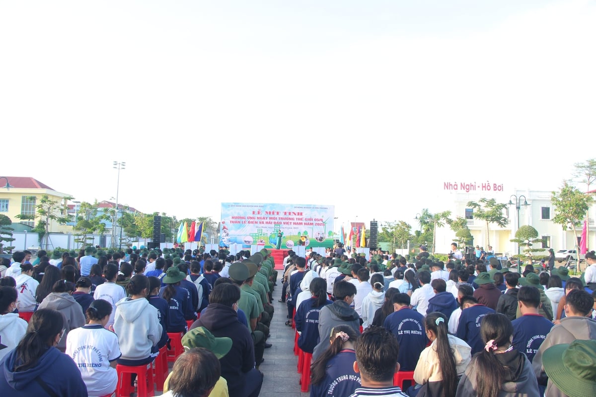 Sở Nông nghiệp và Môi trường Bạc Liêu cùng UBND huyện Hòa Bình tổ chức Lễ hưởng ứng Ngày Môi trường thế giới (5/6) và Tuần lễ Biển và Hải đảo Việt Nam năm 2025. Ảnh: Trọng Linh. Sở Nông nghiệp và Môi trường Bạc Liêu cùng UBND huyện Hòa Bình tổ chức Lễ hưởng ứng Ngày Môi trường thế giới (5/6) và Tuần lễ Biển và Hải đảo Việt Nam năm 2025. Ảnh: Trọng Linh.