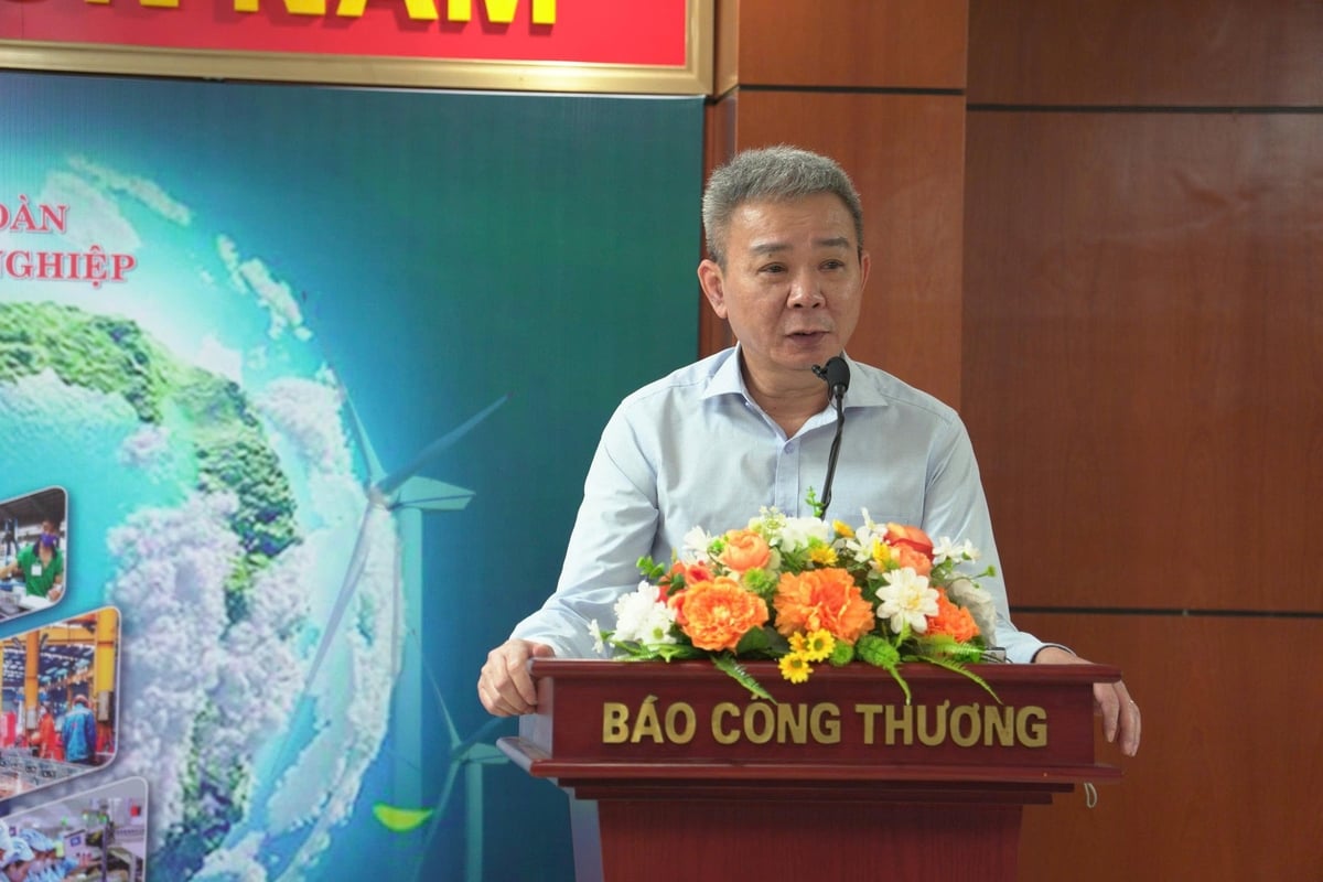 Ông Nguyễn Tiến Cường, Phó Tổng Biên tập Báo Công Thương cho biết, cuộc thi báo chí viết về bảo vệ môi trường ngành Công Thương năm 2025 tiếp tục khơi dậy tinh thần trách nhiệm và sự sáng tạo của các nhà báo, cộng tác viên, chuyên gia, nhằm chung tay vì một ngành Công Thương phát triển bền vững, thân thiện với môi trường. Ảnh: Nguyễn Thủy. Ông Nguyễn Tiến Cường, Phó Tổng Biên tập Báo Công Thương cho biết, cuộc thi báo chí viết về bảo vệ môi trường ngành Công Thương năm 2025 tiếp tục khơi dậy tinh thần trách nhiệm và sự sáng tạo của các nhà báo, cộng tác viên, chuyên gia, nhằm chung tay vì một ngành Công Thương phát triển bền vững, thân thiện với môi trường. Ảnh: Nguyễn Thủy.