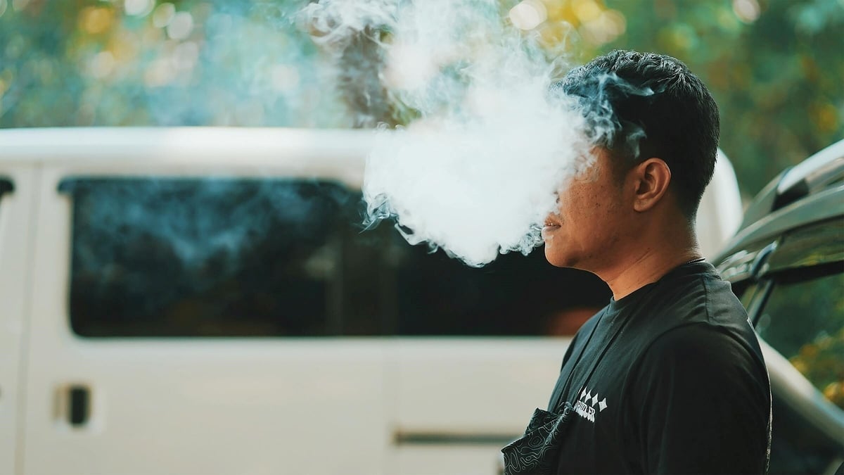 Nếu không nhanh chóng cập nhật luật pháp để bắt kịp thực tiễn, Việt Nam sẽ tiếp tục đối mặt với lỗ hổng quản lý, khó kiểm soát hành vi vi phạm từ thuốc lá. Ảnh: minh họa. Nếu không nhanh chóng cập nhật luật pháp để bắt kịp thực tiễn, Việt Nam sẽ tiếp tục đối mặt với lỗ hổng quản lý, khó kiểm soát hành vi vi phạm từ thuốc lá. Ảnh: minh họa.