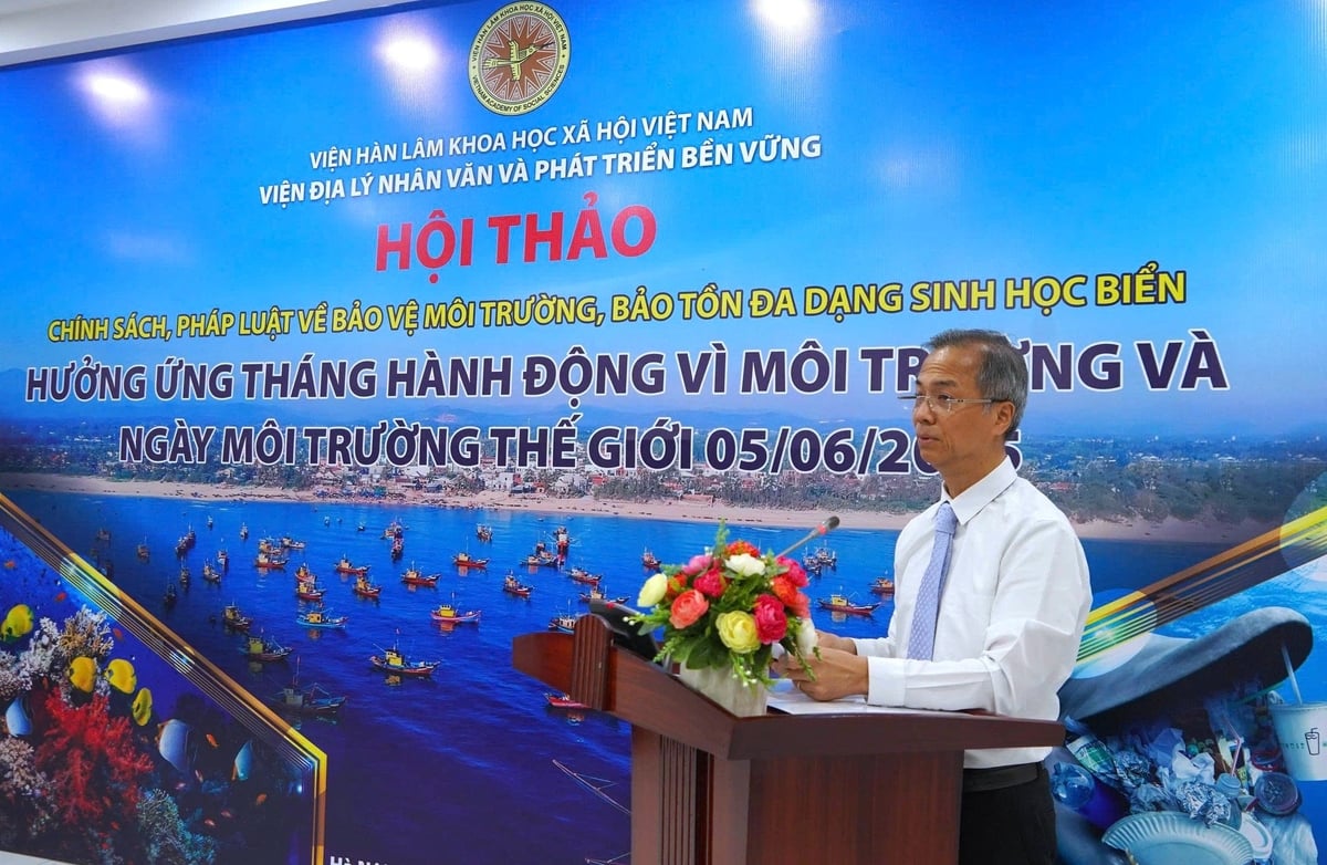 TS. Đặng Xuân Thanh, Phó Chủ tịch Viện Hàn lâm Khoa học xã hội Việt Nam nhấn mạnh tầm quan trọng của hành động bảo vệ hệ sinh thái biển. Ảnh: Trung Nguyên. TS. Đặng Xuân Thanh, Phó Chủ tịch Viện Hàn lâm Khoa học xã hội Việt Nam nhấn mạnh tầm quan trọng của hành động bảo vệ hệ sinh thái biển. Ảnh: Trung Nguyên.