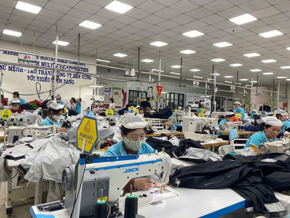 Thời gian gần đây, người lao động Quảng Ngãi có thể tìm việc ngay tại quê nhà với mức thu nhập phù hợp. Ảnh: Võ Hà. Thời gian gần đây, người lao động Quảng Ngãi có thể tìm việc ngay tại quê nhà với mức thu nhập phù hợp. Ảnh: Võ Hà.
