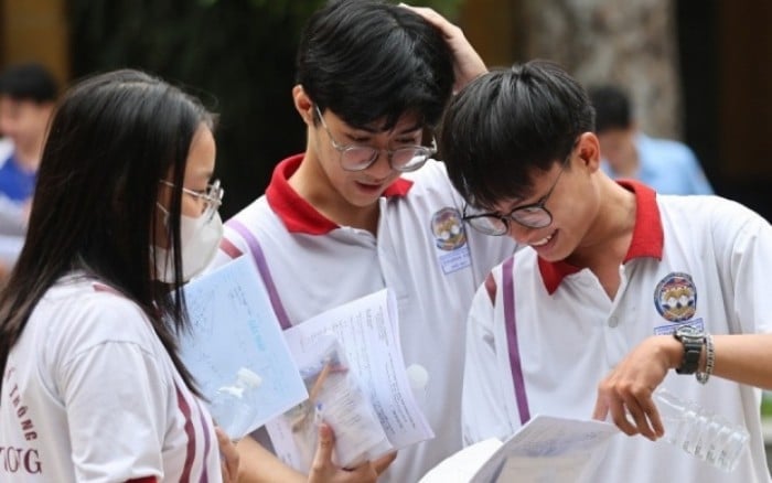 Bộ Giáo dục và Đào tạo đề nghị các trường đại học rà soát, điều chỉnh tổ hợp xét tuyển nhằm đảm bảo quyền lợi thí sinh, sau khi một số trường bỏ tổ hợp C00 (Văn, Sử, Địa) sát kỳ thi tốt nghiệp THPT. Ảnh minh họa.