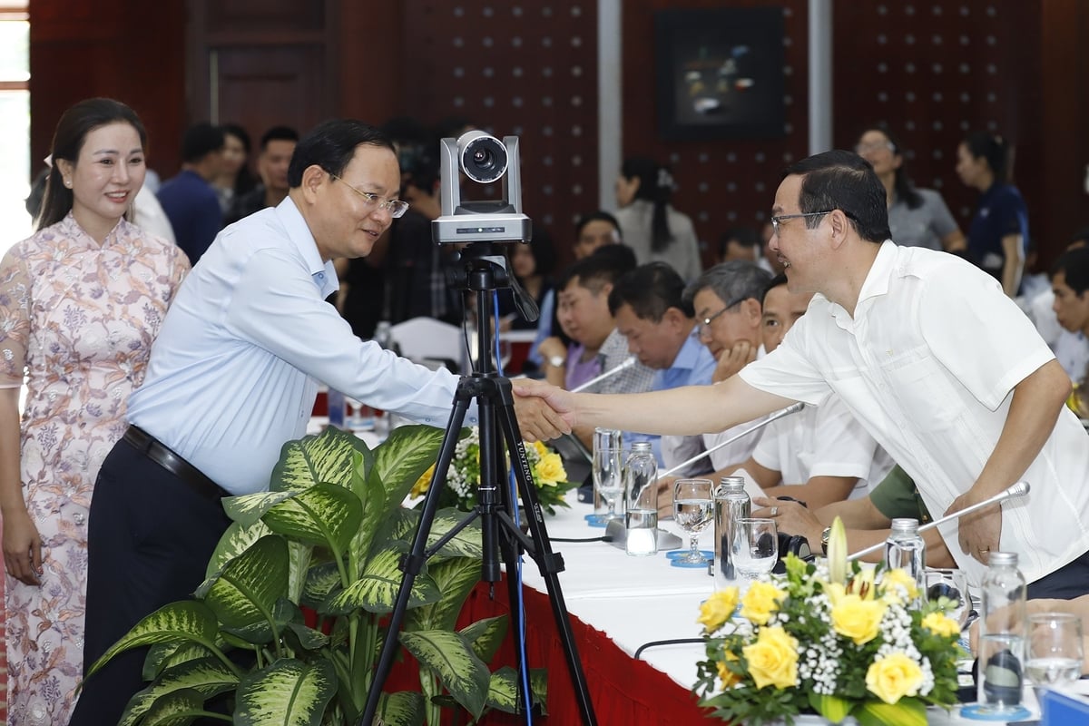 Tuần lễ Biển và Hải đảo Việt Nam năm 2025 tiếp tục diễn ra với nhiều hoạt động phong phú, nhằm nâng cao nhận thức cộng đồng và thúc đẩy các sáng kiến phát triển kinh tế biển bền vững. Ảnh: Khương Trung. Tuần lễ Biển và Hải đảo Việt Nam năm 2025 tiếp tục diễn ra với nhiều hoạt động phong phú, nhằm nâng cao nhận thức cộng đồng và thúc đẩy các sáng kiến phát triển kinh tế biển bền vững. Ảnh: Khương Trung.