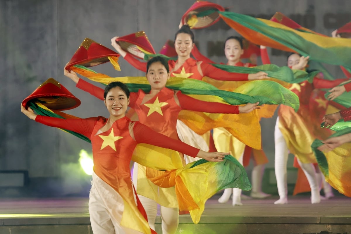 Một tiết mục văn nghệ tại buổi lễ. Ảnh: Khương Trung. Một tiết mục văn nghệ tại buổi lễ. Ảnh: Khương Trung.