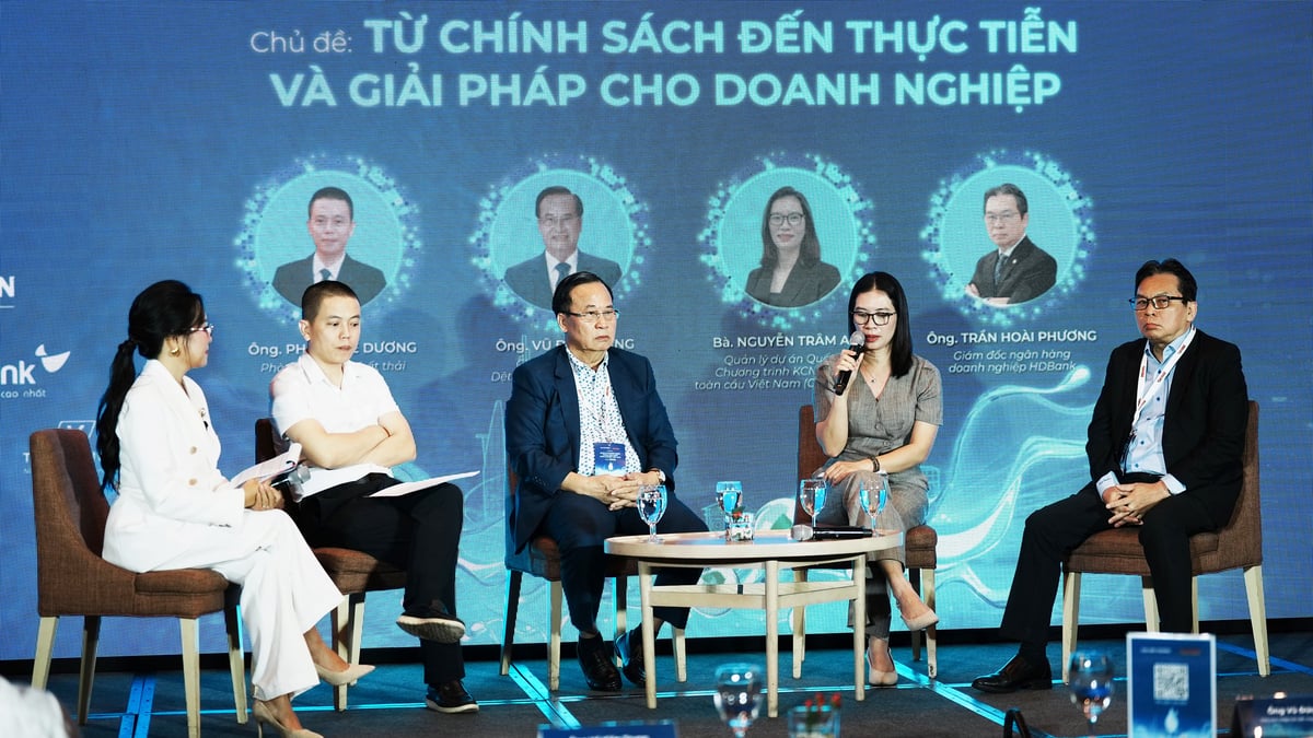 Bà Nguyễn Trâm Anh, Quản lý Dự án GEIPP (UNIDO) chia sẻ tại Diễn đàn. Ảnh: Hồng Thủy. Bà Nguyễn Trâm Anh, Quản lý Dự án GEIPP (UNIDO) chia sẻ tại Diễn đàn. Ảnh: Hồng Thủy.