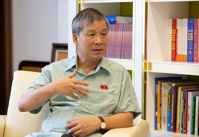 TGS.TS Nguyễn Anh Trí, Đại biểu Quốc hội TP Hà Nội, thuốc lá đang từng ngày âm thầm đe dọa sức khỏe của hàng triệu phụ nữ và trẻ em, những người không hề hút nhưng lại phải sống chung với khói thuốc. Ảnh: Duy Hiển. TGS.TS Nguyễn Anh Trí, Đại biểu Quốc hội TP Hà Nội, thuốc lá đang từng ngày âm thầm đe dọa sức khỏe của hàng triệu phụ nữ và trẻ em, những người không hề hút nhưng lại phải sống chung với khói thuốc. Ảnh: Duy Hiển.