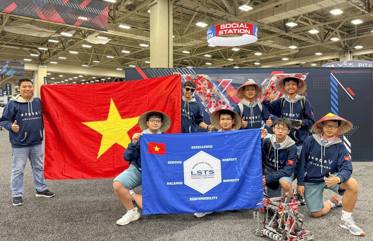 Logic Riders 27908V mang tinh thần dân tộc Việt Nam đến Dallas, Texas, Hoa Kỳ. Ảnh: LSTS. Logic Riders 27908V mang tinh thần dân tộc Việt Nam đến Dallas, Texas, Hoa Kỳ. Ảnh: LSTS.