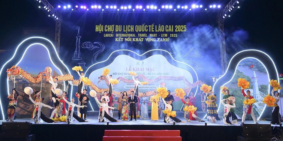 Nhiều tiết mục văn nghệ mang nét văn hoá đặc sắc tại Lào Cai đã được biểu diễn tại đêm khai mạc Hội chợ Du lịch Quốc tế Lào Cai 2025. Ảnh: Bích Hợp. Nhiều tiết mục văn nghệ mang nét văn hoá đặc sắc tại Lào Cai đã được biểu diễn tại đêm khai mạc Hội chợ Du lịch Quốc tế Lào Cai 2025. Ảnh: Bích Hợp.