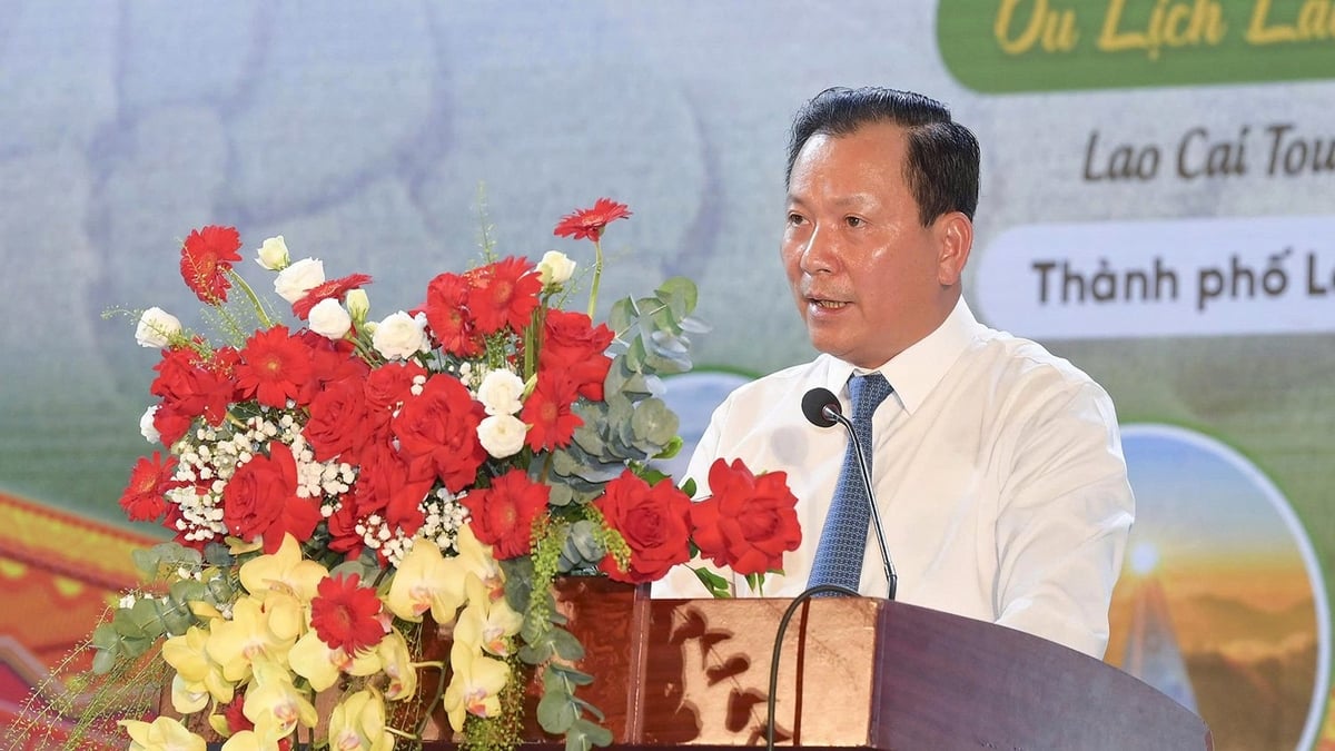 Ông Hoàng Quốc Khánh, Phó Chủ tịch UBND tỉnh Lào Cai phát biểu khai mạc Hội chợ Du lịch Quốc tế Lào Cai 2025. Ảnh: Bích Hợp. Ông Hoàng Quốc Khánh, Phó Chủ tịch UBND tỉnh Lào Cai phát biểu khai mạc Hội chợ Du lịch Quốc tế Lào Cai 2025. Ảnh: Bích Hợp.