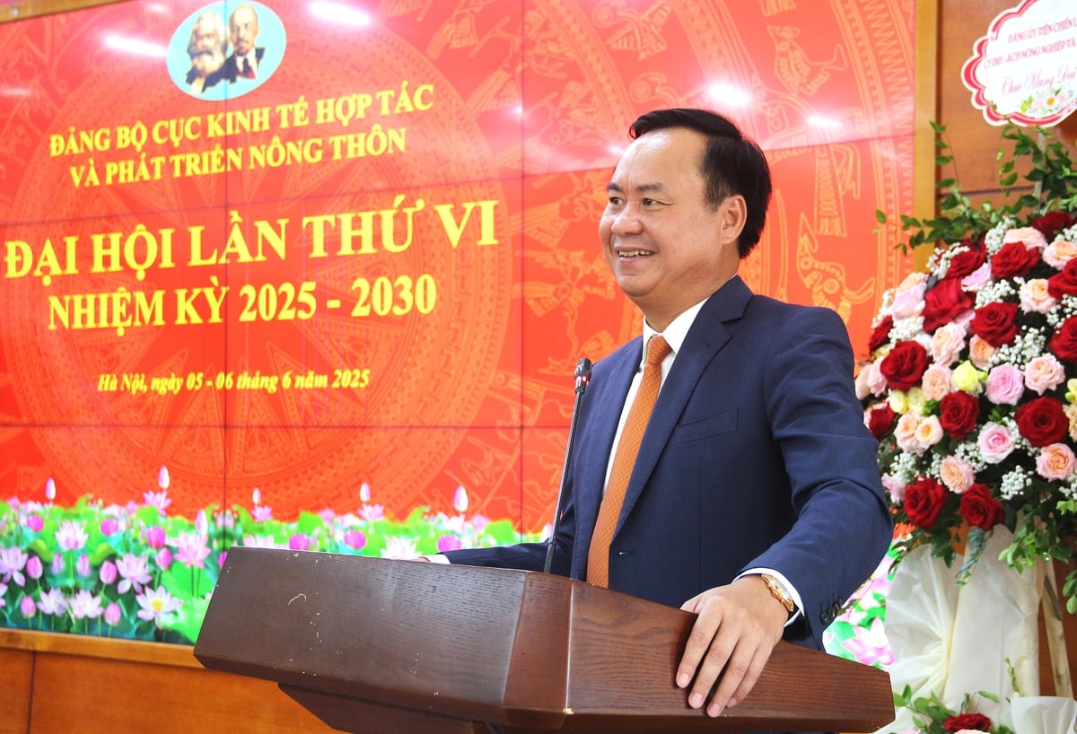 Đồng chí Võ Văn Hưng, Ủy viên Ban Thường vụ Đảng ủy, Thứ trưởng Bộ Nông nghiệp và Môi trường, phát biểu tại Đại hội. Ảnh: Phạm Hiếu. Đồng chí Võ Văn Hưng, Ủy viên Ban Thường vụ Đảng ủy, Thứ trưởng Bộ Nông nghiệp và Môi trường, phát biểu tại Đại hội. Ảnh: Phạm Hiếu.