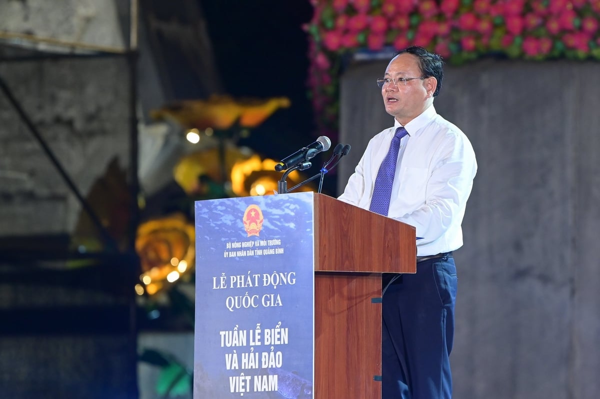 'Biển, đảo, đại dương mãi diệu kỳ, là nguồn sống quý giá cho muôn đời sau. Việt Nam sẽ trở thành quốc gia mạnh về biển, giàu từ biển, phát triển bền vững, thịnh vượng, an ninh và an toàn,' Thứ trưởng Lê Minh Ngân khẳng định. Ảnh: Tùng Đinh. 'Biển, đảo, đại dương mãi diệu kỳ, là nguồn sống quý giá cho muôn đời sau. Việt Nam sẽ trở thành quốc gia mạnh về biển, giàu từ biển, phát triển bền vững, thịnh vượng, an ninh và an toàn,' Thứ trưởng Lê Minh Ngân khẳng định. Ảnh: Tùng Đinh.